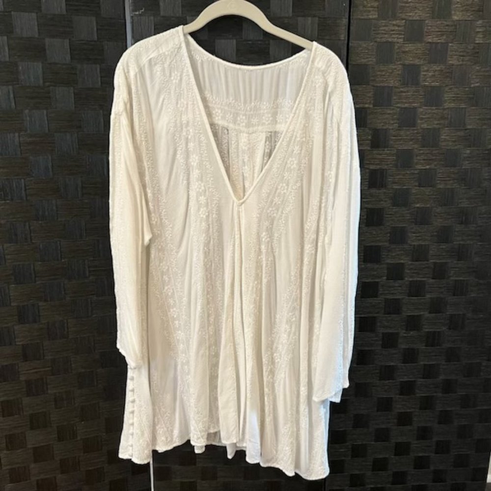 Long Sleeve Embroidered Tunic Coverup